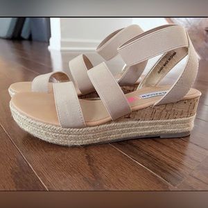 NWB/BRAND NEW Steve Madden girls (size 2) low wedge espadrille